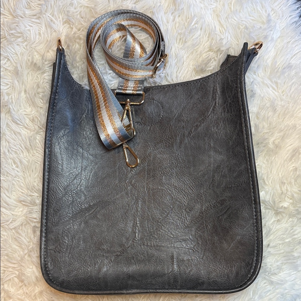 Social Threads Gray Leather Bag